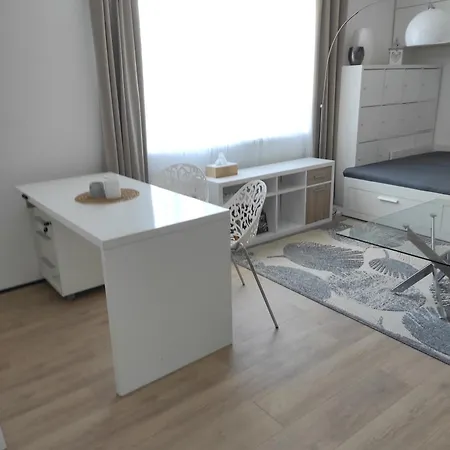 Apartamento V Přízemí Rd - Terasa, Bazén, Zahrada Nechvalin