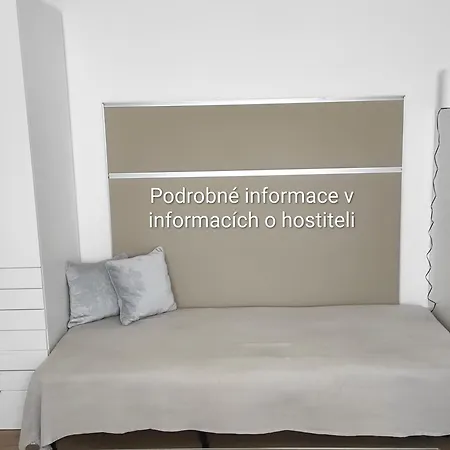 V Přízemí Rd - Terasa, Bazén, Zahrada *