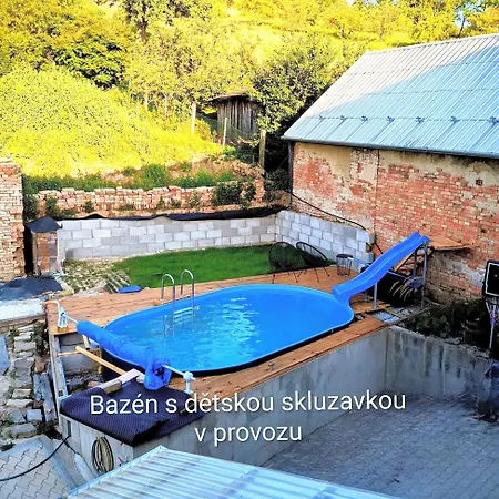 V Přízemí Rd - Terasa, Bazén, Zahrada * Nechvalin